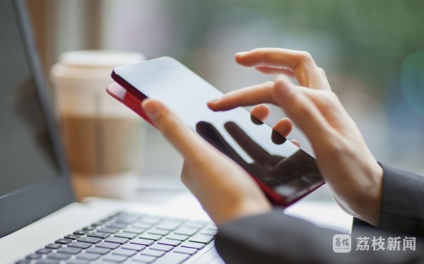 鼎盛配资 男子让女友作“饵”  网上实施恋爱诈骗