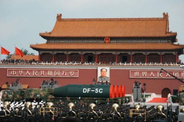 千宏财富 东风-5C压轴亮相九三阅兵，专家分析其打击能力可覆盖全球 战略反击体系中的重要组成